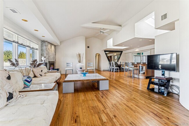 Building Photo - 22 Meadow Ln