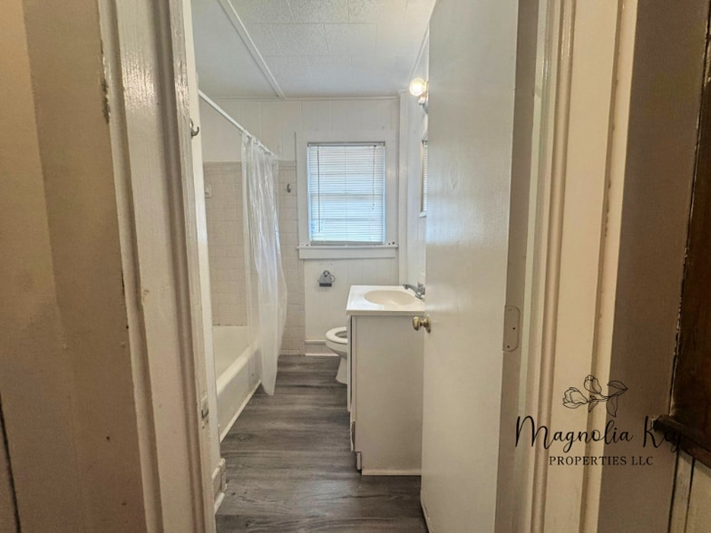 Building Photo - 7203 Porcher Dr