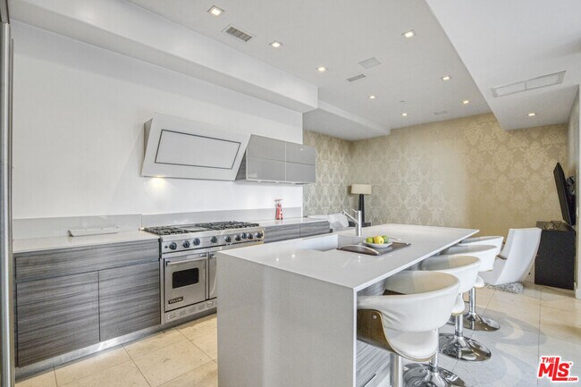 Building Photo - 1929 N Curson Ave