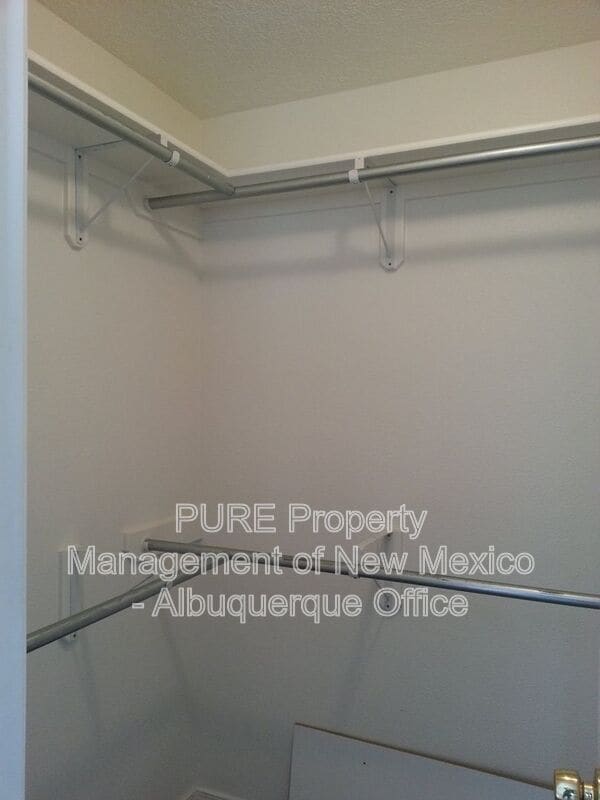 Building Photo - 200 Valle Vista Dr