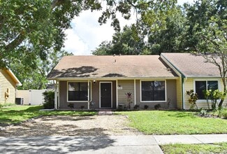 Building Photo - Well maintained 2 bedroom property with lo...