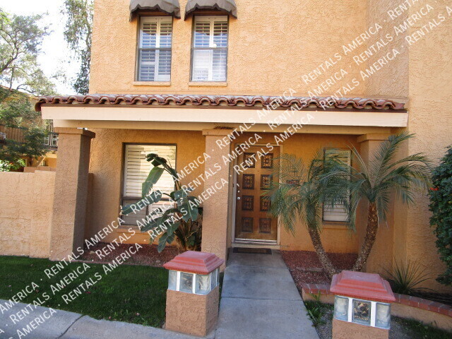 Primary Photo - 711 E North Ln