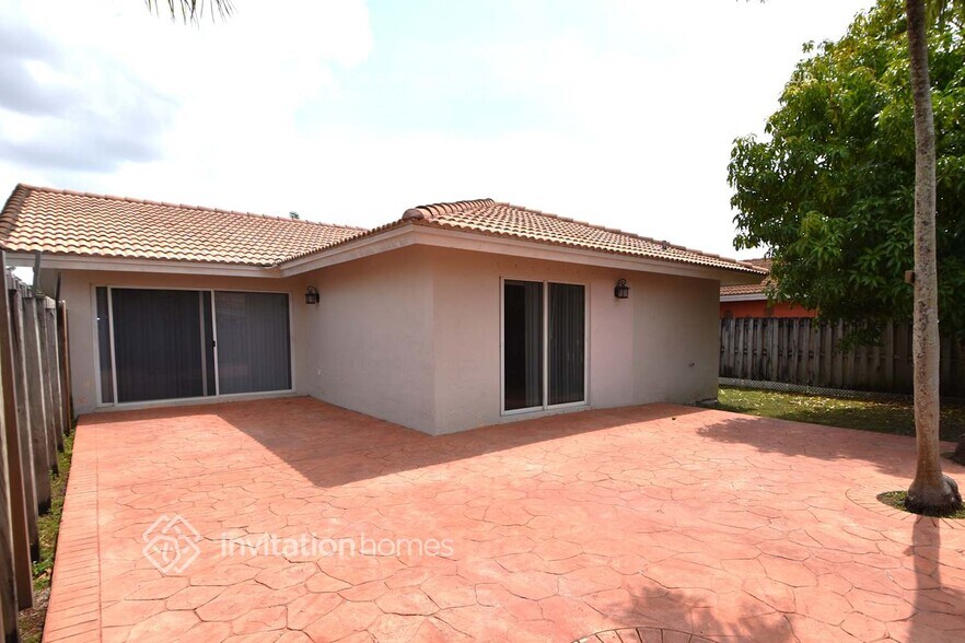 Building Photo - 14108 SW 145th Pl