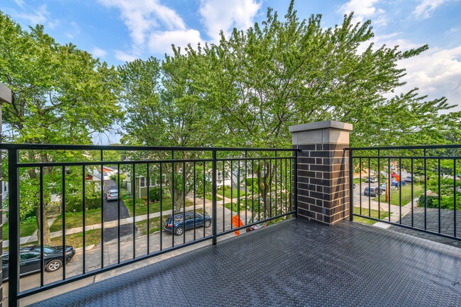 Building Photo - 4426 N Kenneth Ave