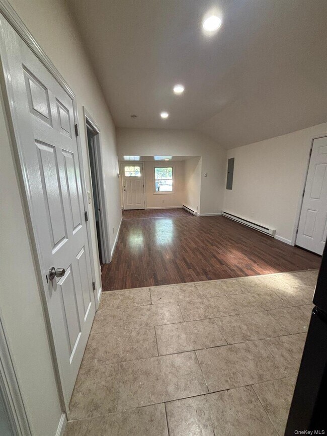 Building Photo - 141 Huguenot Dr