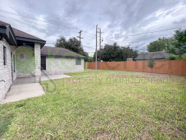 Building Photo - Beautiful 3b /2 bath home in McAllen
