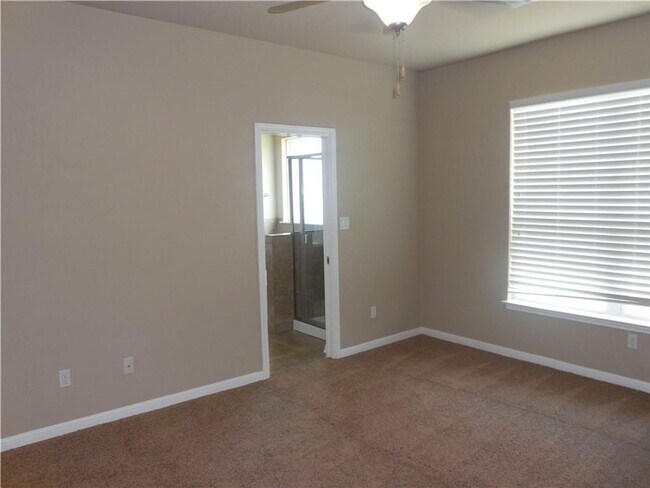 Building Photo - Wonderful 3-Bedroom Home For Rent In Round...
