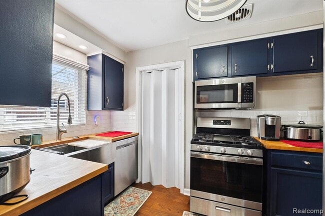 Building Photo - 452 Sunningdale Dr