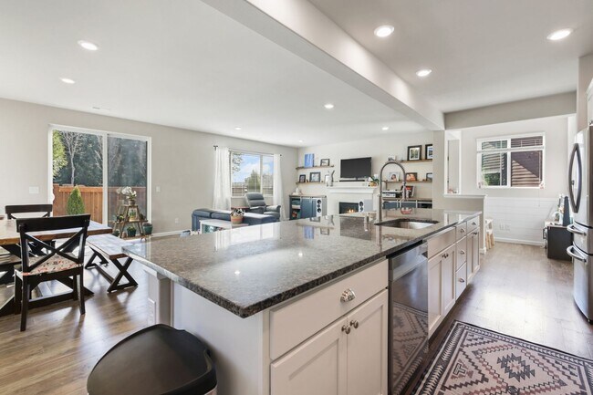Building Photo - MOVE IN READY NOW! Meridian Campus home available! Beautiful 4 bedrooms 2.5 baths. Easy JBLM comm...