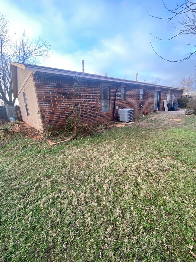 Building Photo - 2620 SE 46th St