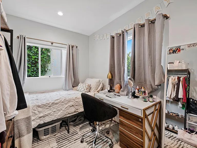 Building Photo - 1005 Hi Point St