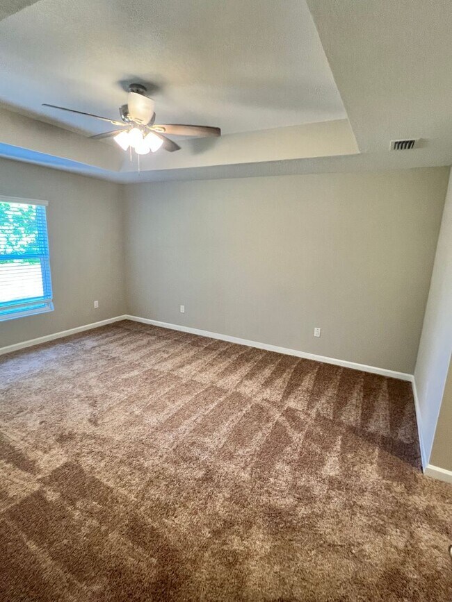 Building Photo - NEW 4 BEDROOM 3 BATH HOME! AMAZING LOCATION!