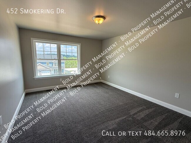 Building Photo - 452 Smokering Dr