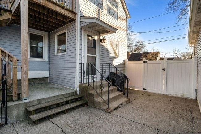 Building Photo - 5 Shippen Ave