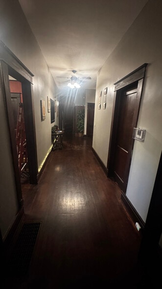 Building Photo - 1721 Clarendon Ave