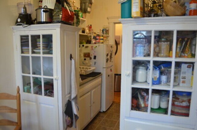 Building Photo - 1 Bedroom in Allston Village, Heat and hot water included