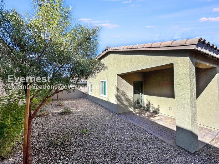 Building Photo - 497 Silver Smt Ave