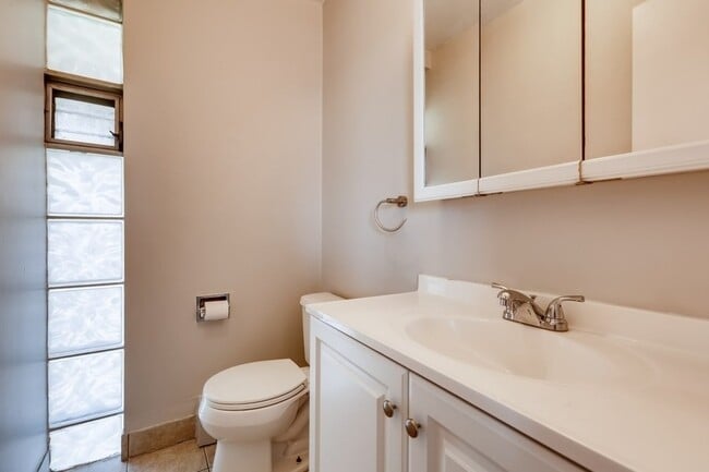 Building Photo - 2206 S Goebbert Rd