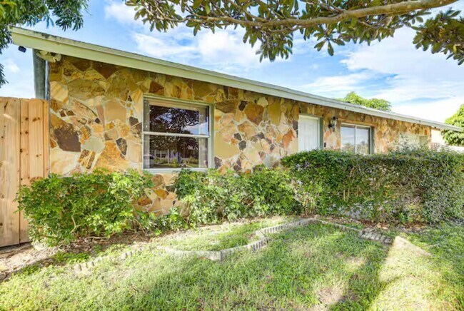 Building Photo - 6877 Athena Dr