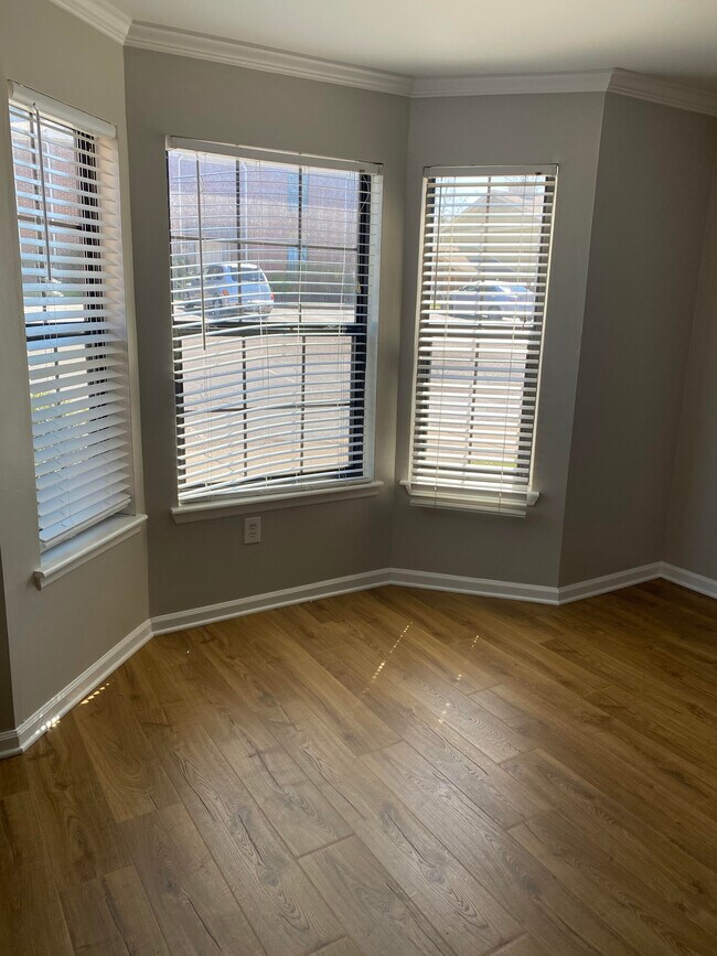 living room bay window - 537 Chandler Plz