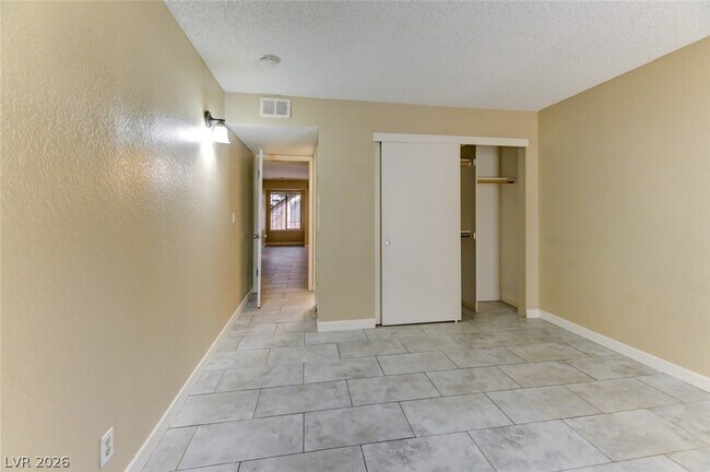 Building Photo - 2125 Sun Ave