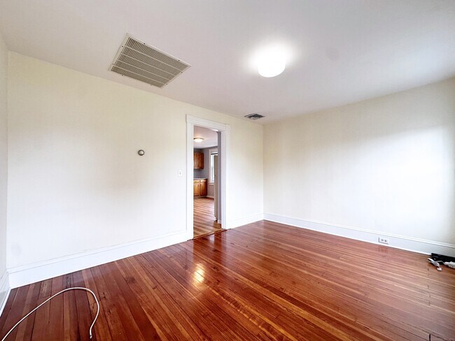 Building Photo - 66 Veres St