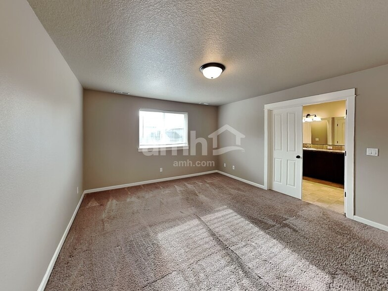 Building Photo - 468 Tulip Ave