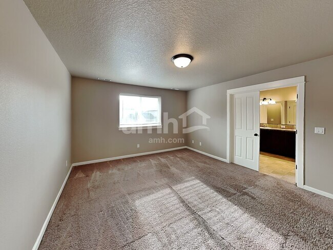 Building Photo - 468 Tulip Ave