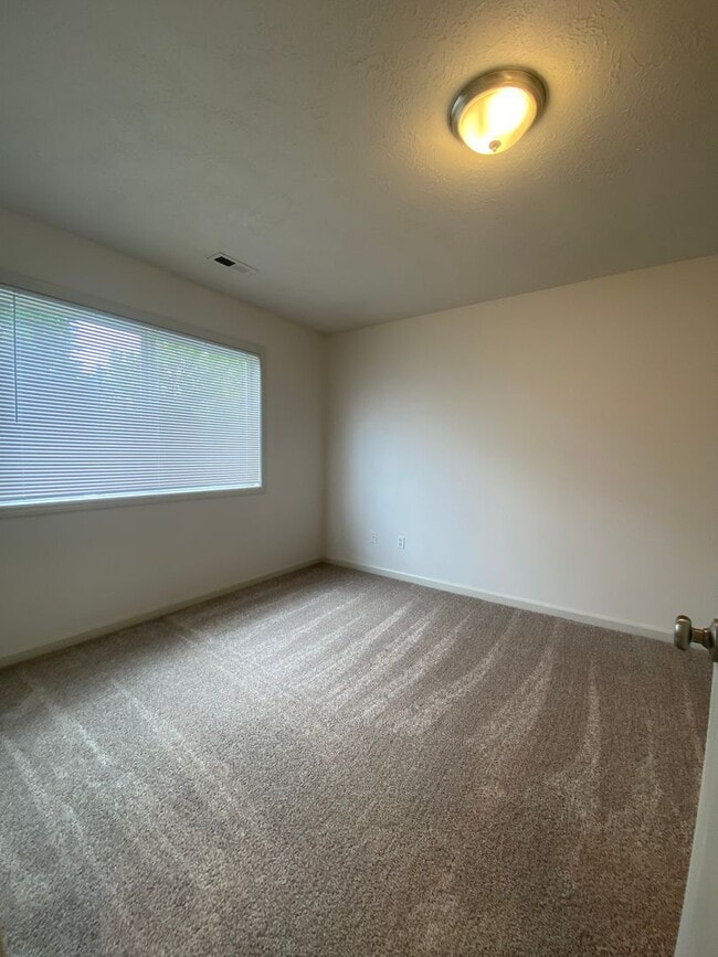 Building Photo - 3937 NE 149th Ave