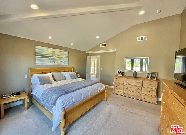 Building Photo - 3250 Midvale Ave