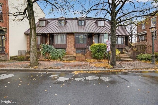 Building Photo - 105 Jackson St