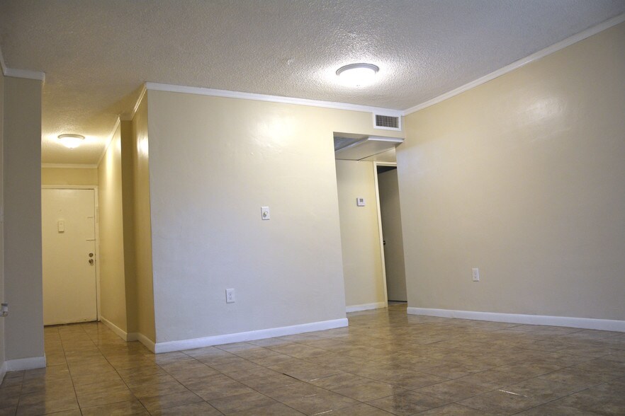 Building Photo - 2498 SW 17th Ave