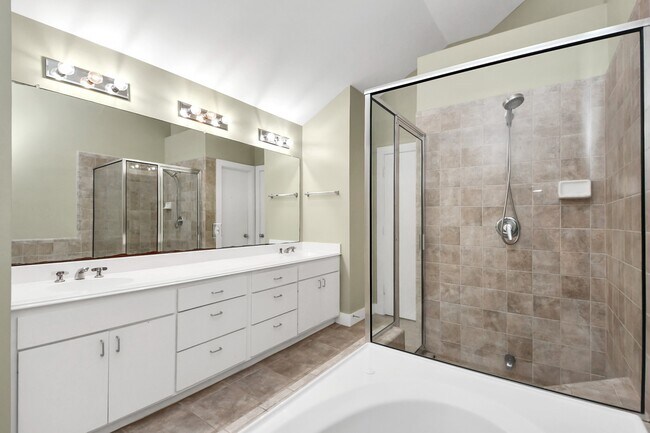 Building Photo - 8715 Meadowcroft Dr