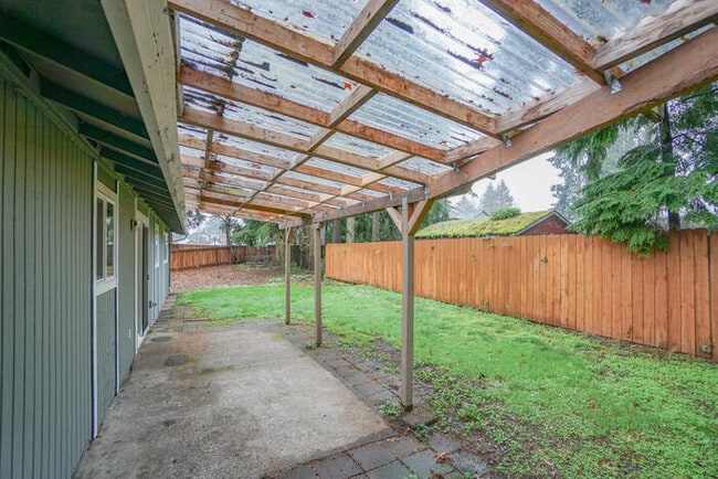 Building Photo - 13817 NE 35th Cir