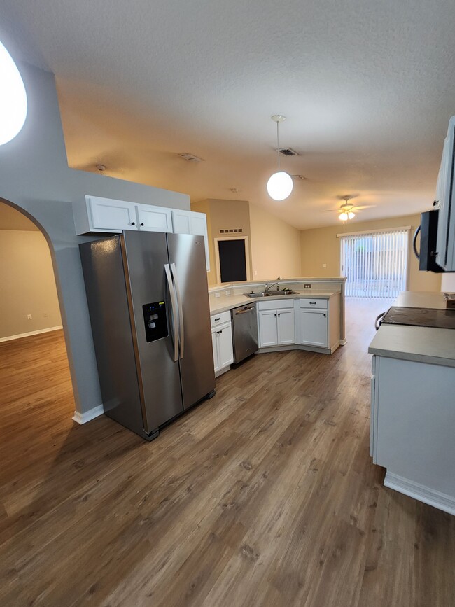 Building Photo - 4921 Fiske Cir