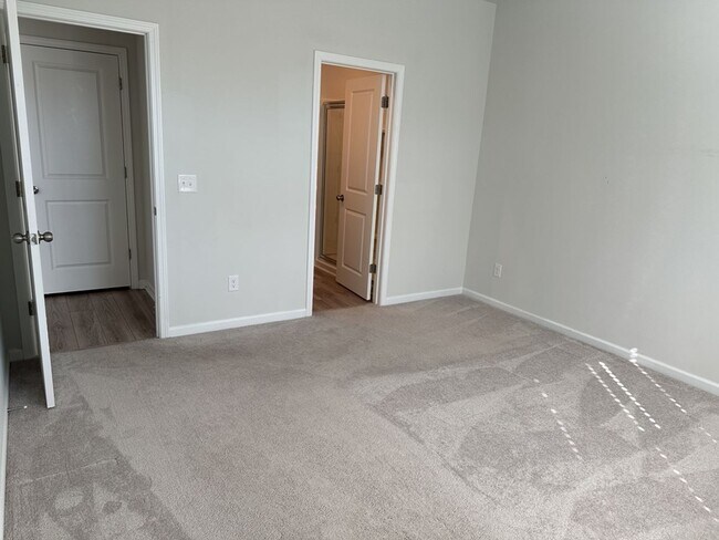 Building Photo - 964 Longleaf Dr