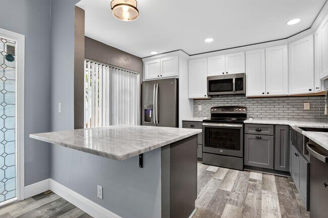 Building Photo - 2242 NW 39th Ave