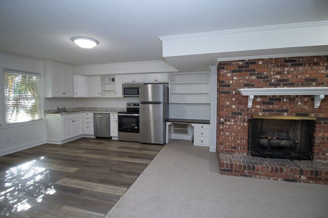 Building Photo - Renovated 5BR Home Minutes from Downtown Columbia | Two Full Kitchens + Fenced Yard ~ Available M...