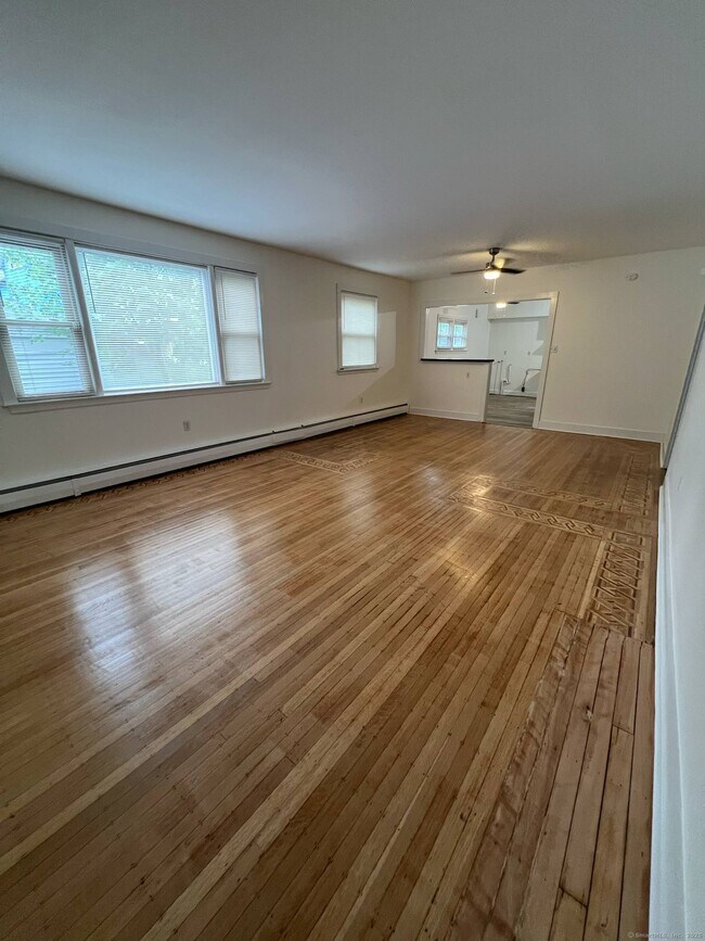 Building Photo - 672 Elm St