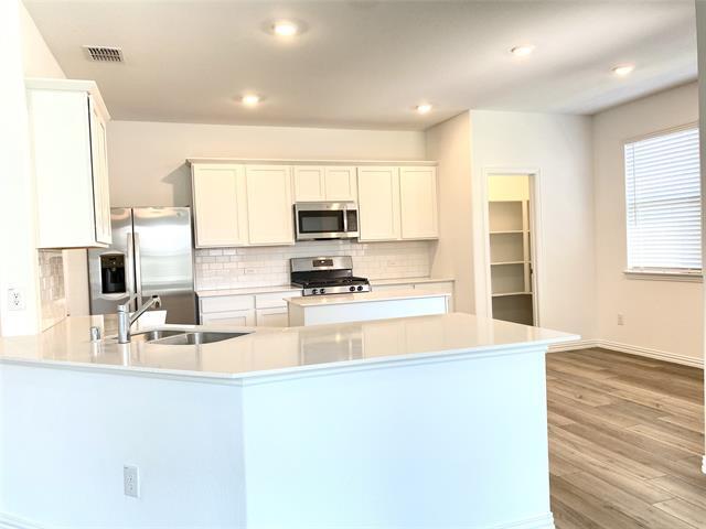 Building Photo - 815 Blackhawk Dr