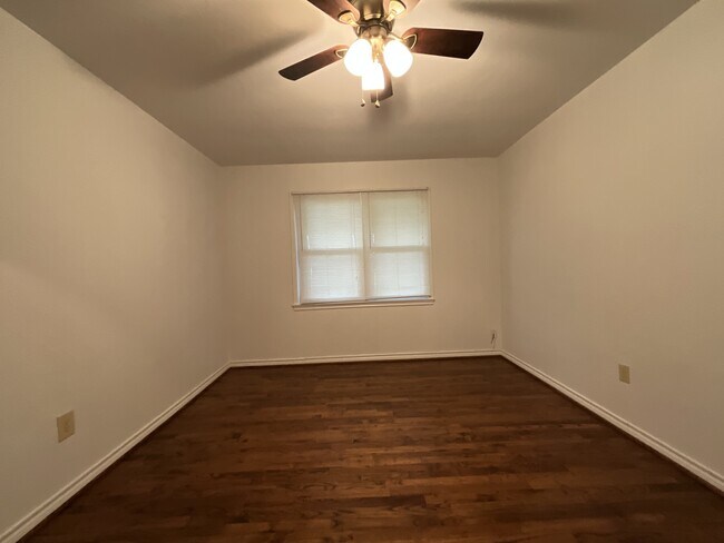 Building Photo - 1154 FM 1395
