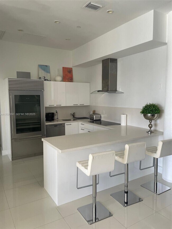 Building Photo - 1500 Bay Rd