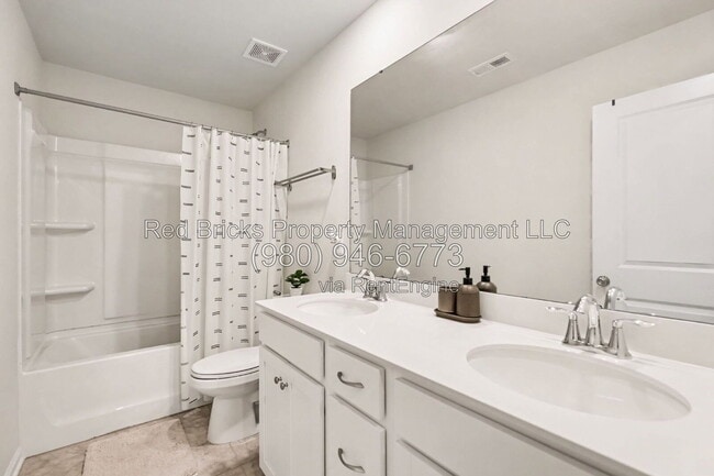 Building Photo - 16110 Winfield Hall Dr