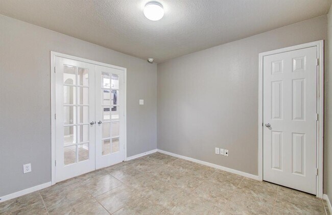 Building Photo - 4823 Upland Dale Ct