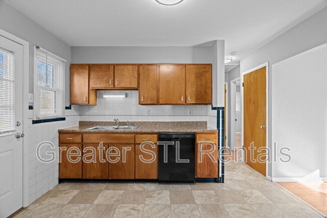 Building Photo - 3 Venetia Ct