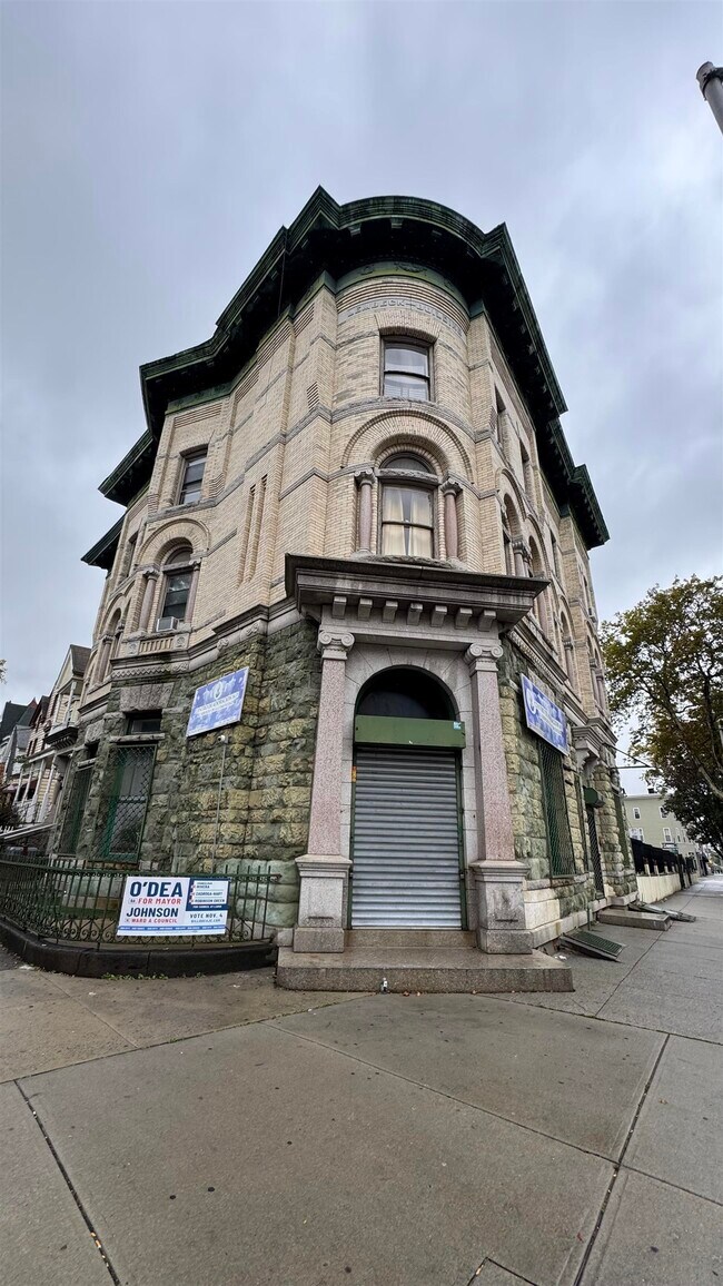 Building Photo - 99 Lembeck Ave