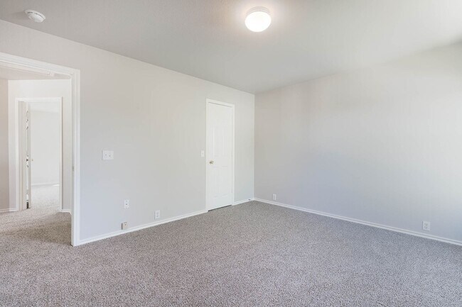 Building Photo - Rare 5 Bedroom Home Available for Immediate Move In w/downstairs Master Bedroom