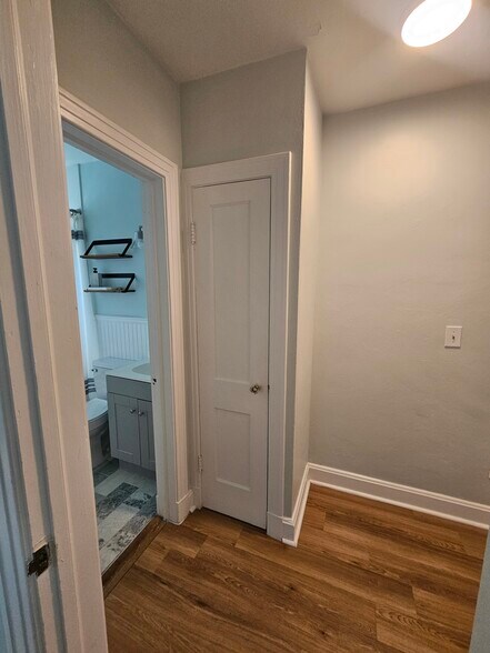 Building Photo - 46 W 11th St