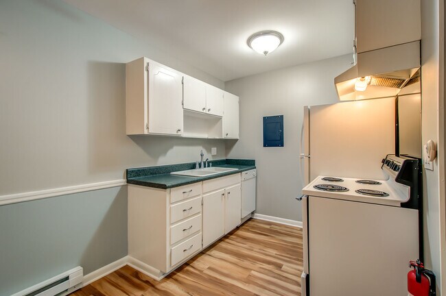 Building Photo - 3600 Hillsboro Pike