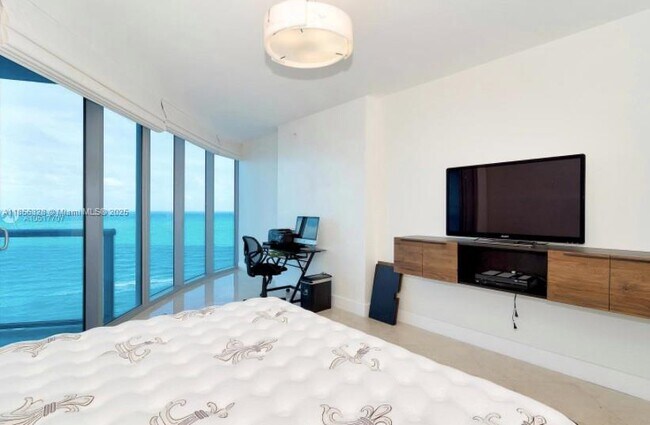 Building Photo - 17001 Collins Ave